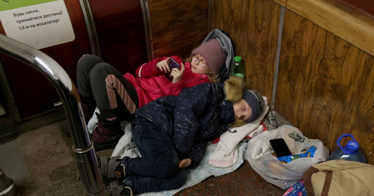 Як підтримати та чим зайняти дітей в укритті: поради для батьків