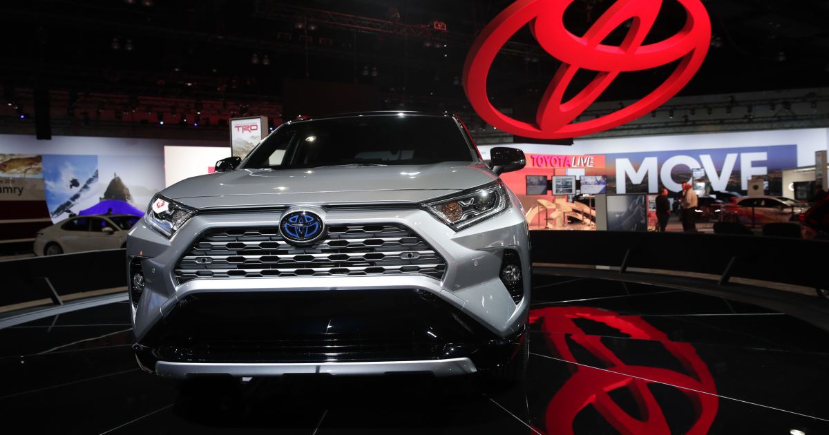 Рынок новых легковых авто в феврале показал рост: какие марки покупали украинцы и кто стал бестселлером