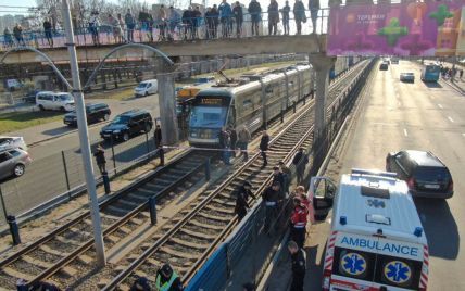 У Києві самогубство 35-річного чоловіка паралізувало рух швидкісного трамвая