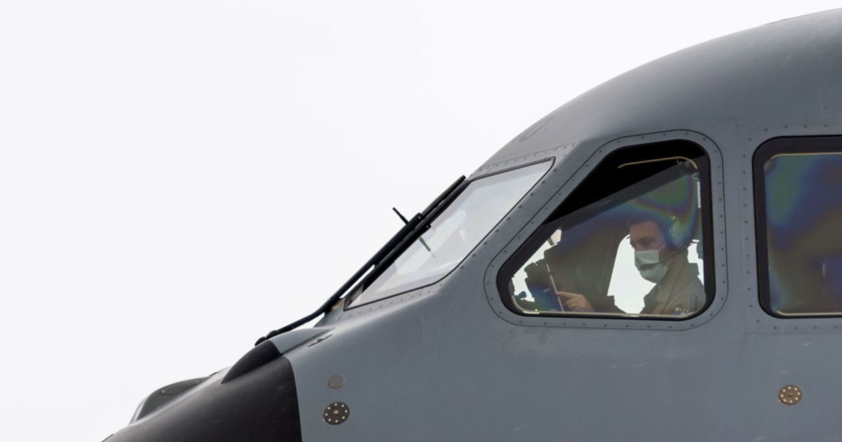 Прорвались на борт: военный самолет за один рейс эвакуировал из Кабула 640 афганцев (фото)