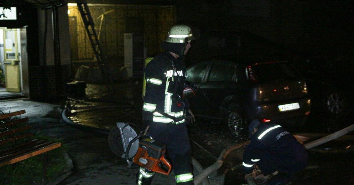 Рятувальники ліквідували пожежу у квартирі на Березняках у Києві