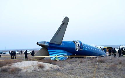 Падіння літака в Казахстані: в “Азербайджанських авіалініях” назвали причину катастрофи