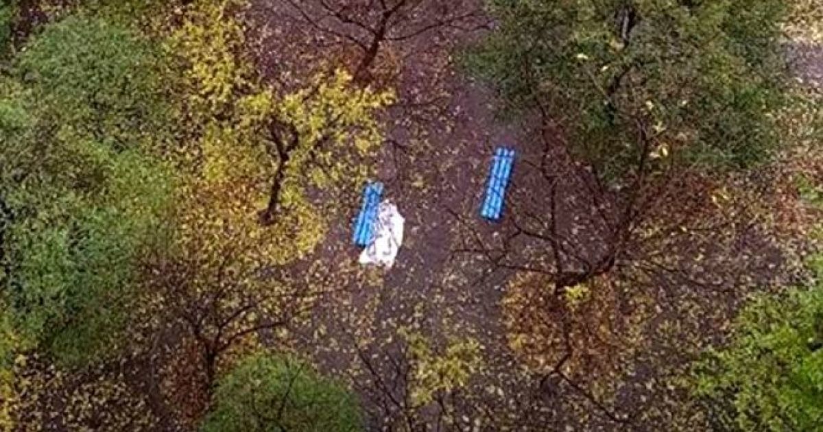 В одному зі столичних дворів вже кілька годин лежить покинуте тіло
