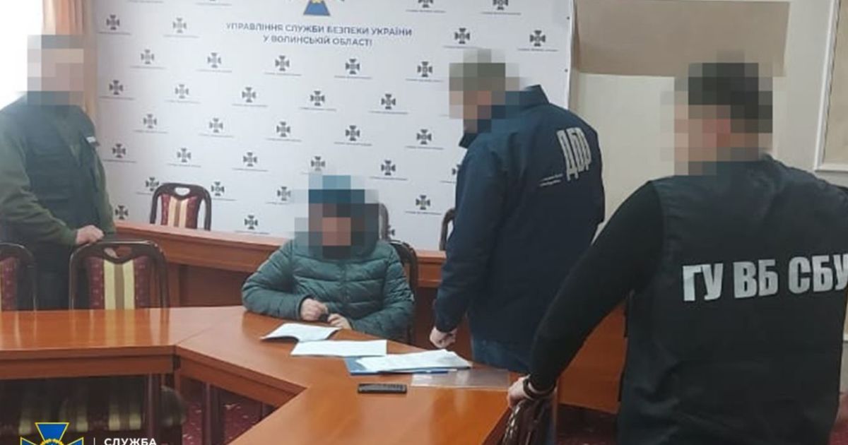 Виправдовувала окупантів та казала про "інсценування" в Бучі: СБУ викрила співробітницю, яка чекала на росіян