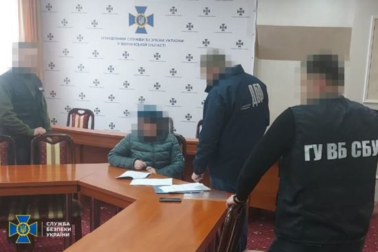 Оправдывала окупантов и говорила об "инсценировках" в Буче: СБУ разоблачила сотрудницу, которая ждала русских