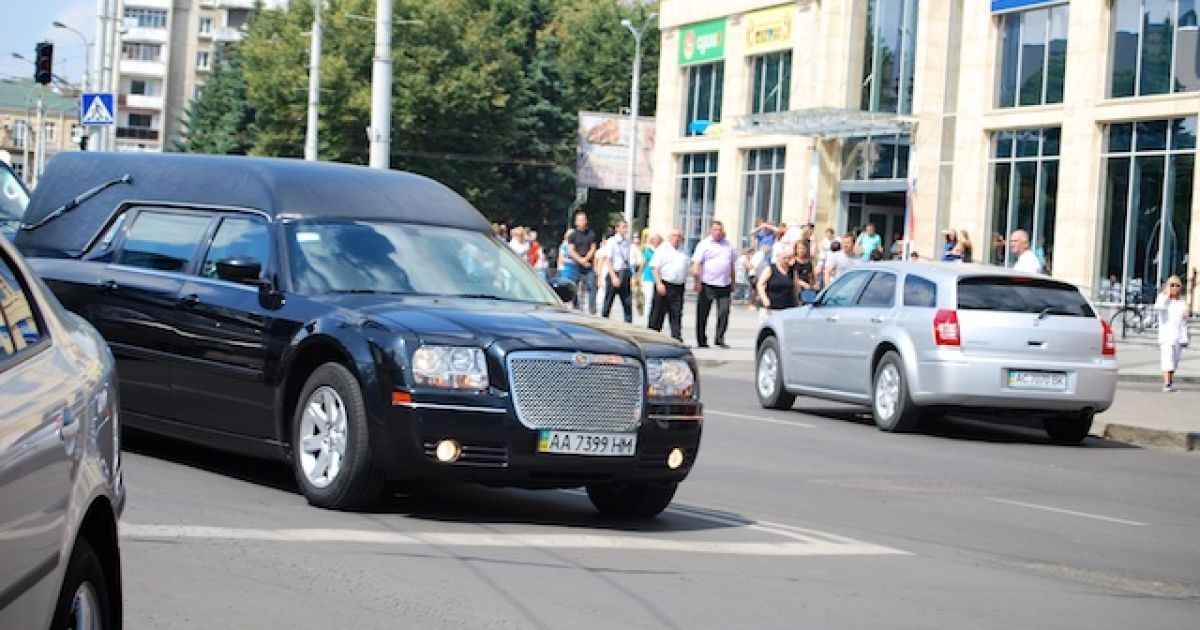 Во время церемонии прощания в Луцке с умершим Еремеевым / © ТСН.ua