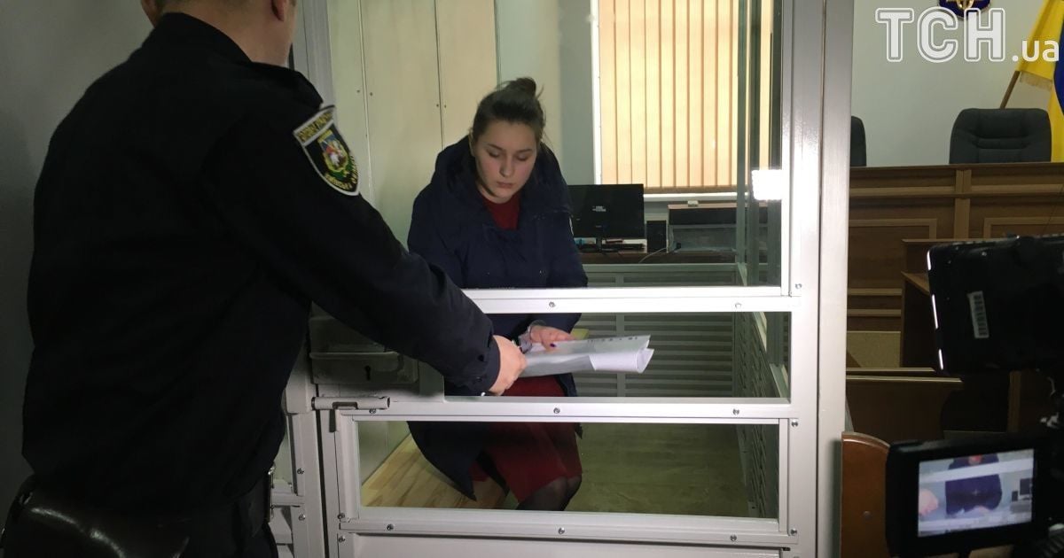 Водійка, яка без прав та у стані сп'яніння збила двох пішоходів, розкаялася у скоєному