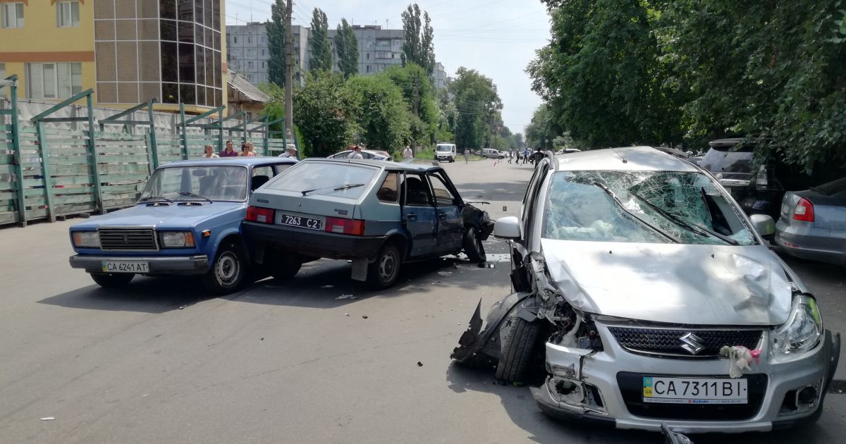 Экс-мэр Умани сбила насмерть человека и разнесла с десяток авто в серии ДТП
