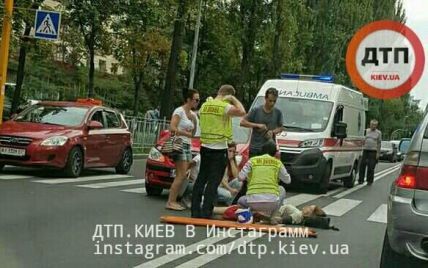 В Киеве на пешеходном переходе сбили женщину