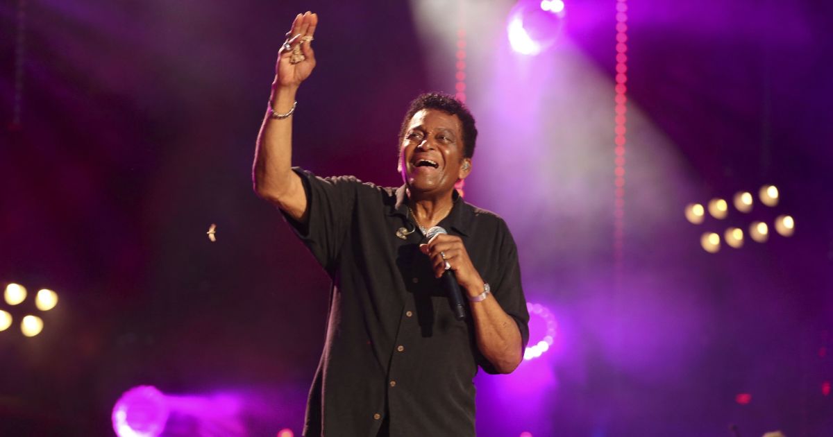 Легенда кантри Чарли Прайд умер от осложнений коронавируса