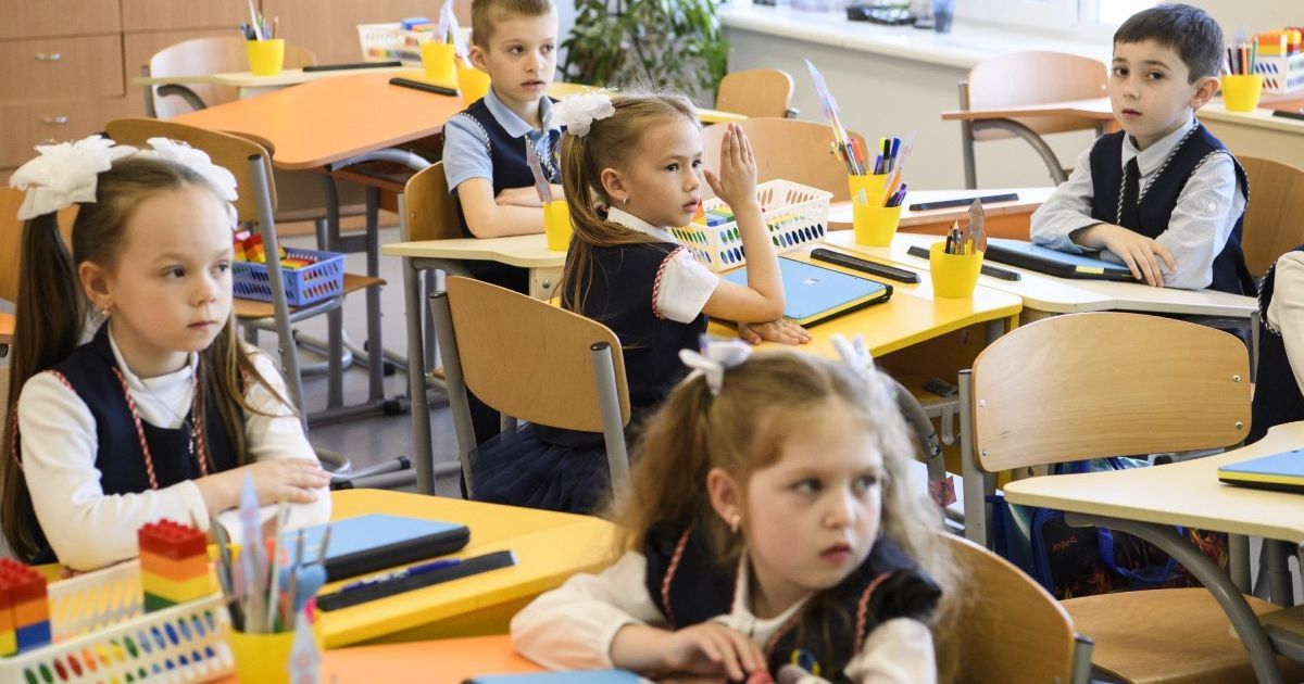 В шести учебных заведениях Тернопольской области почти треть учителей заболели COVID-19