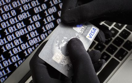Для крадіжок грошей із банківських карток шахраї використовують "роботів". Інструкція з безпеки