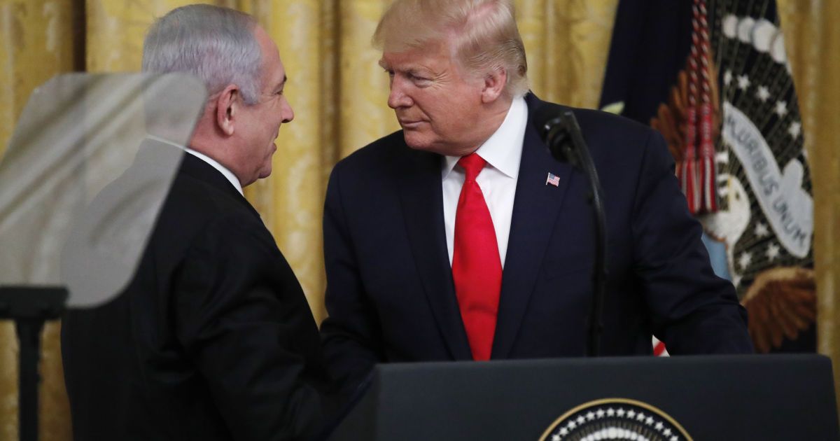 "Повноцінна держава Палестина". Трамп представив мирний план для "Близького Сходу"