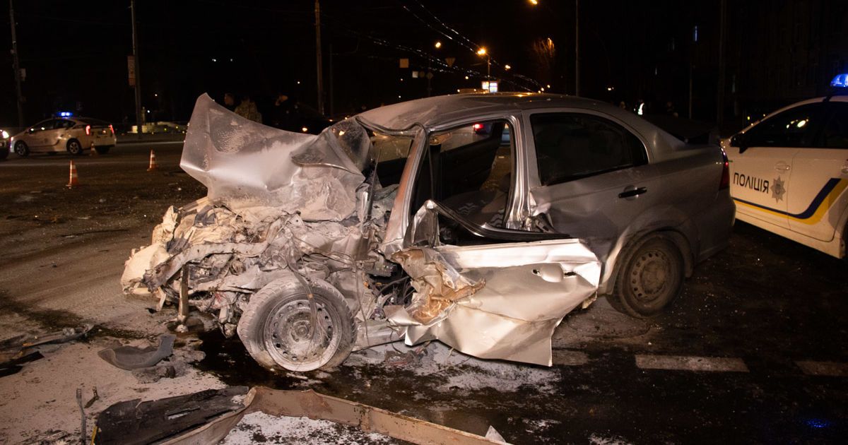 Масова ДТП у Києві: легковик протаранив два авто і маршрутку з пасажирами, є постраждалі