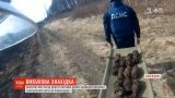 Саперы обезвредили десятки мин, найденных возле железнодорожных путей в Ровенской области