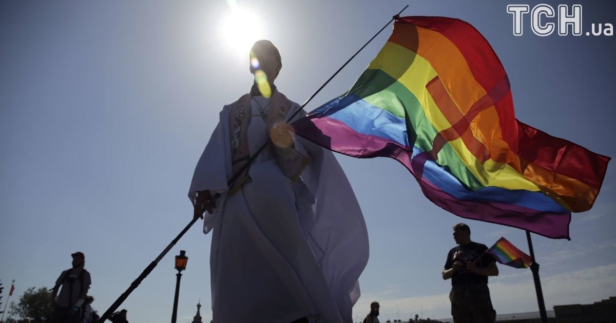 В России молодые люди напали на ЛГБТ-активистов и журналистов после митинга за равенство прав