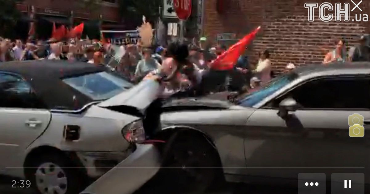 наїзд авто на протестувальників у Вірджинії в США_12 / © Reuters