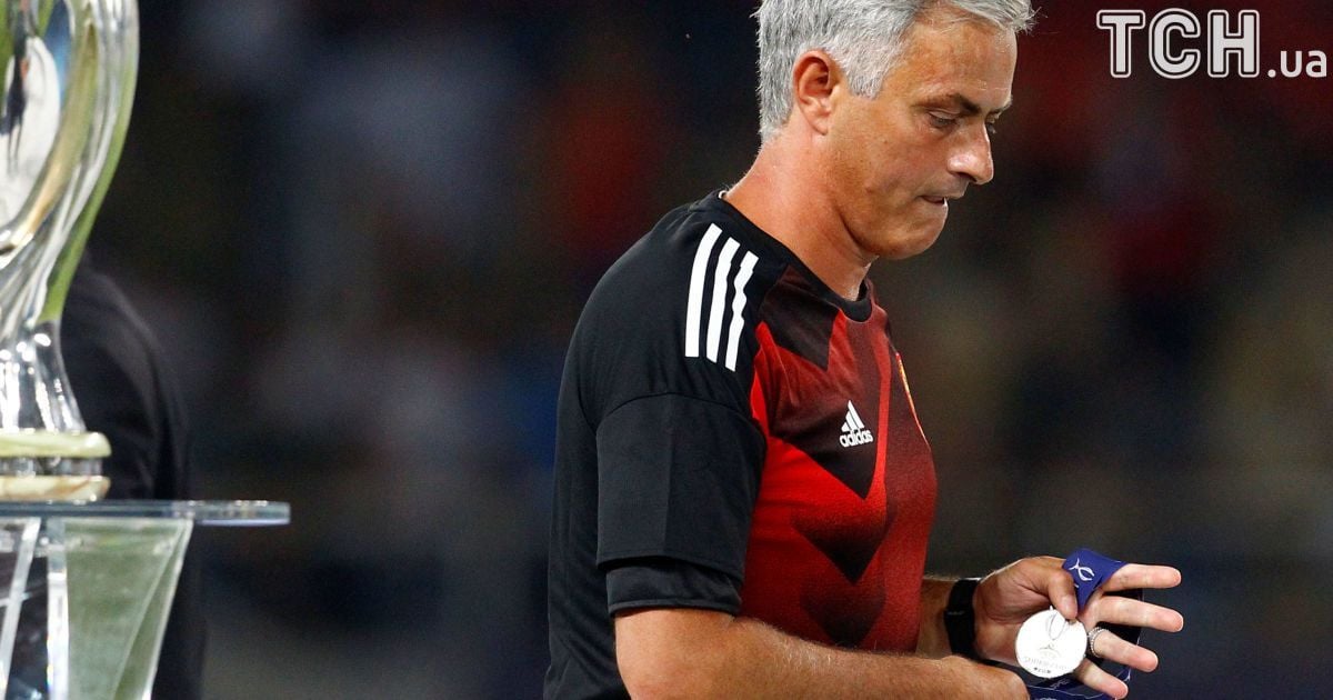 Моурінью віддав дитині медаль Суперкубка УЄФА : для хлопця це буде незабутньо