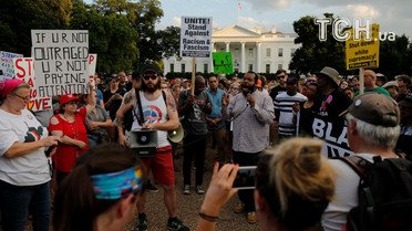 протести біля Білого дому щодо подій в Вірджинії_1 / © Reuters