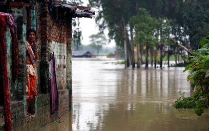 В Южной Азии по меньшей мере 175 человек погибли из-за непогоды
