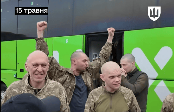 Звільнений з полону 15 травня офіцер Ярослав / © скриншот з відео