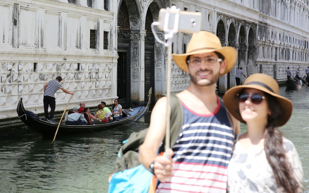 Туристы отдыхают в Венеции, Италия. / © Reuters