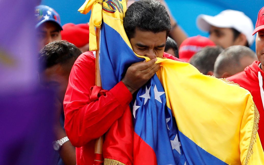 Мадуро выступил перед своими сторонниками с собрания Учредительного собрания / © Reuters