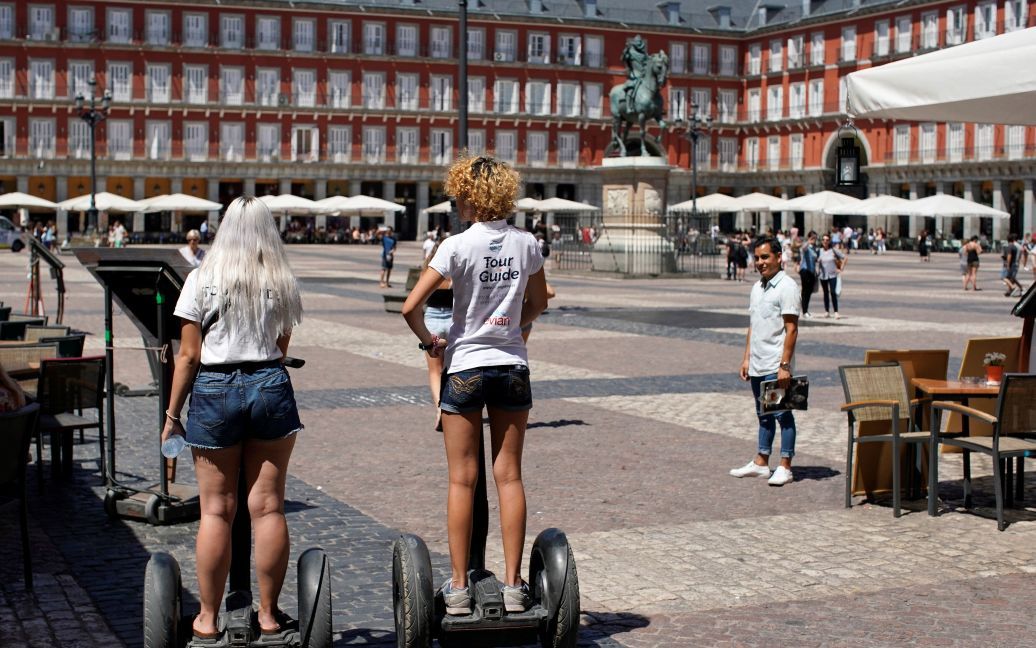 Люди отдыхают в Мадриде, Испания. / © Reuters