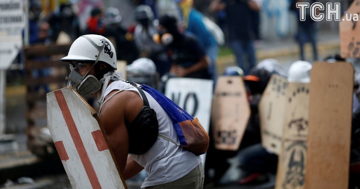 Попри заборону Мадуро венесуельці знову вийшли на вулиці з протестами