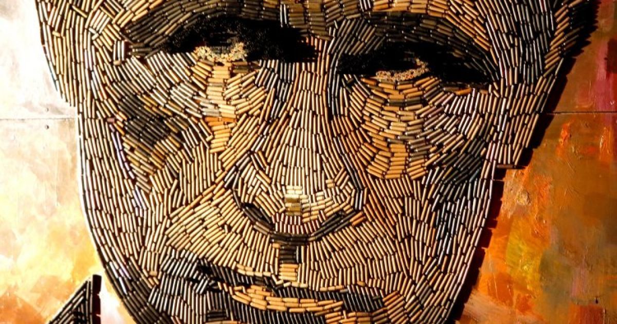 Путин из гильз. В Киеве презентовали мозаику-инсталляции "Лицо войны", выложенные из гильз. / © УНИАН