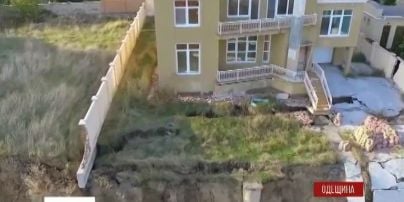В Одесской области несколько элитных домов разрушаются из-за оползней