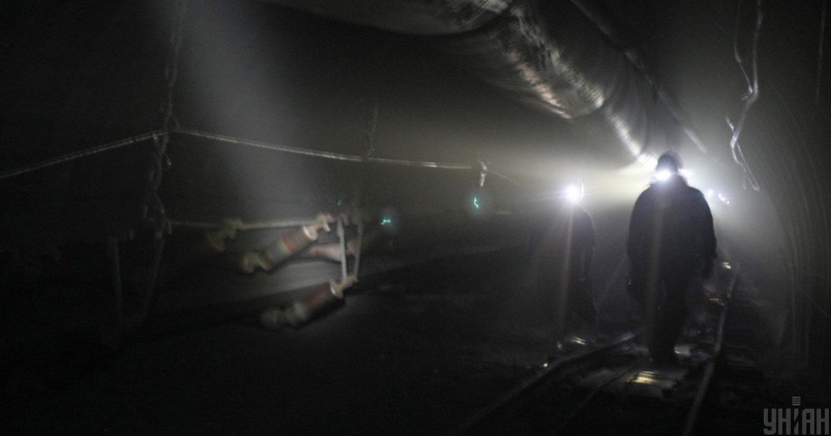 Нещасний випадок у шахті у Дніпропетровській області: під час виймання вугілля постраждали троє гірниківиків