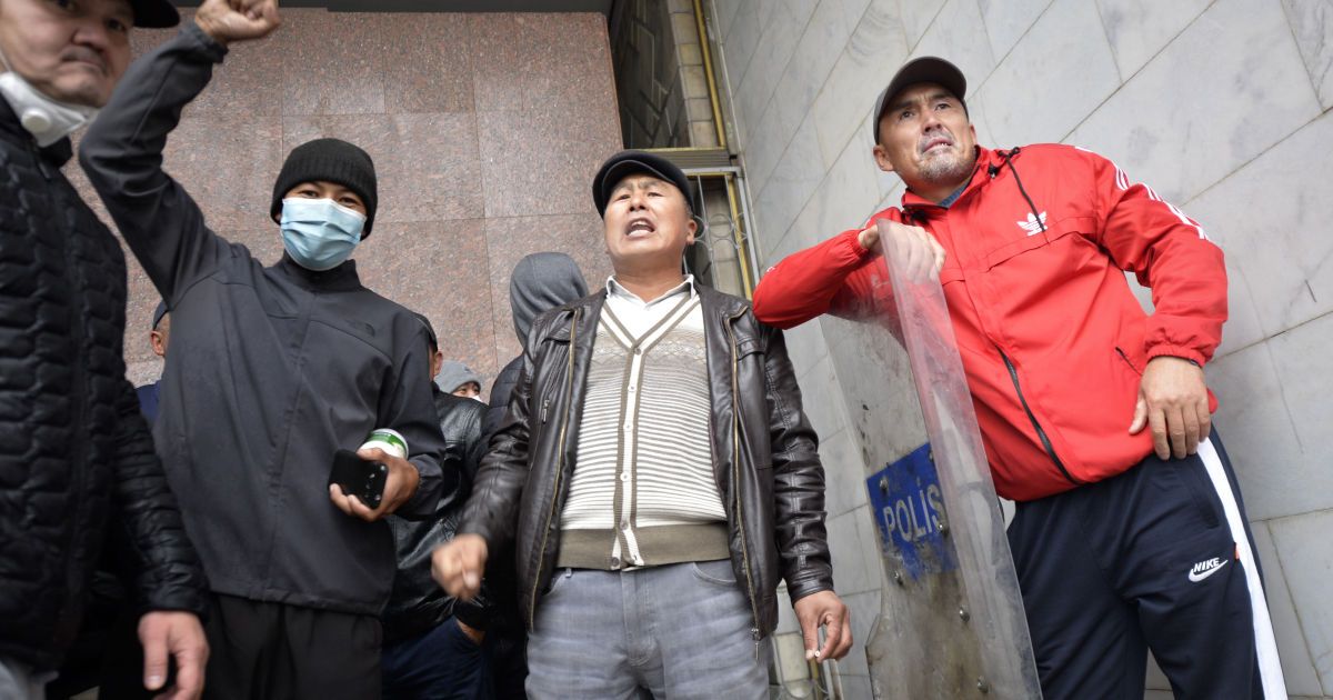 В одному з киргизьких міст тривають протести: депутат оголосив себе мером