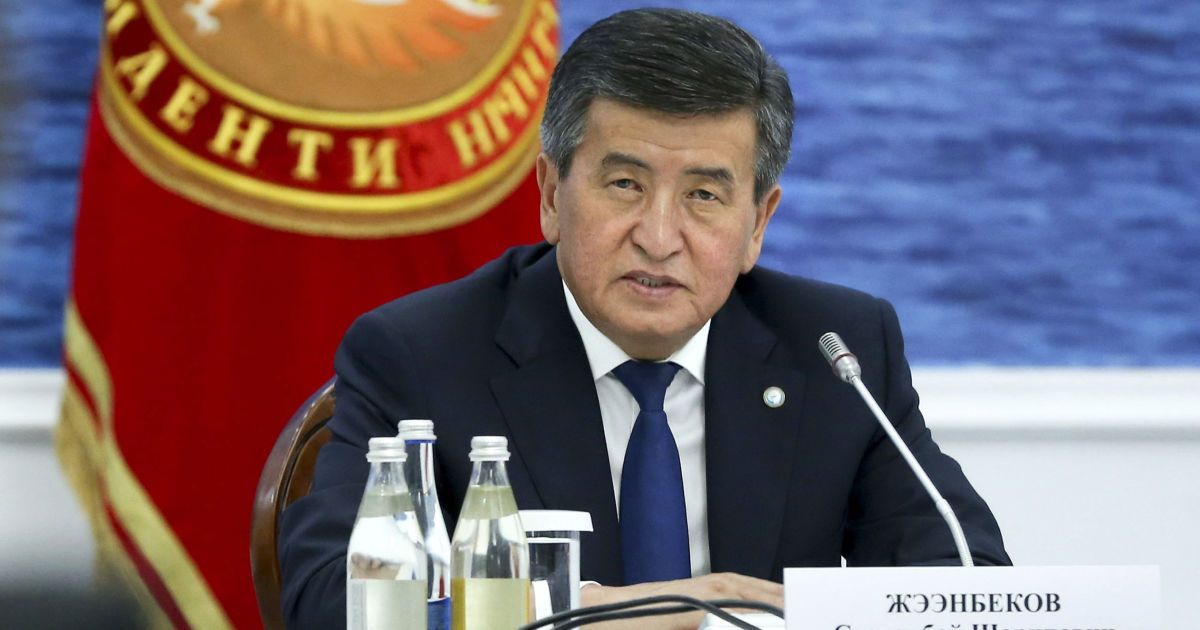 Президент Киргизстану йде у відставку