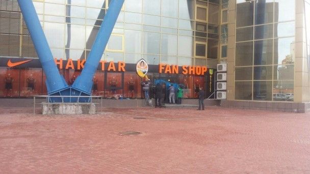 В Харькове облили краской фан-шоп "Шахтера" / © vk.com/h_kharkov
