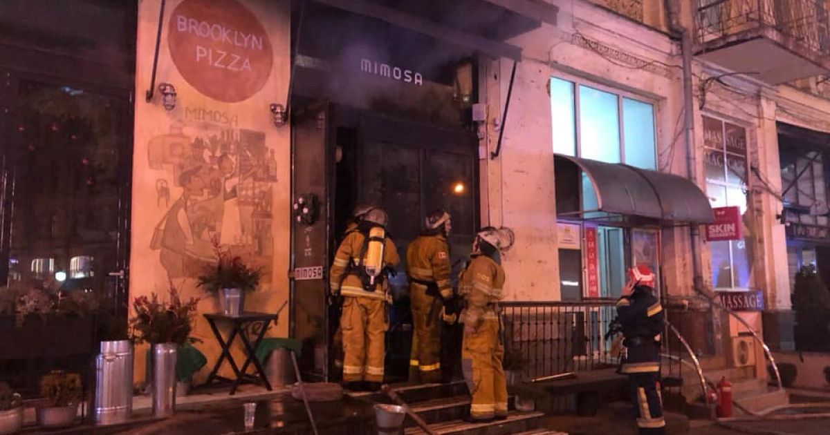 У Києві на Печерську загорівся ресторан
