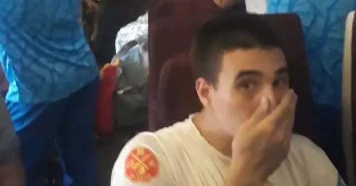 Пассажиры в самолете-"сауне"
