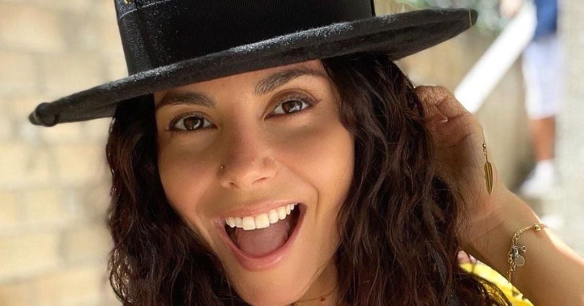 Настя Каменскихтің юбкасының астында