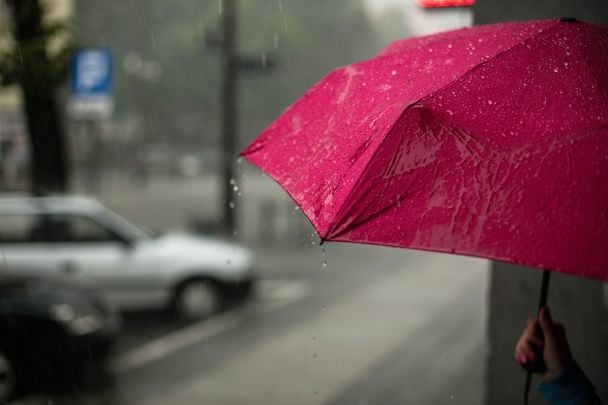 Україну накриває атмосферний вихор: де вдарять ще одна хвиля заморозків та сильні грози (мапа)