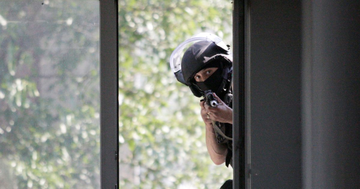 У Луганську бойовики затримали 18-річних хлопців за підняття українського прапора