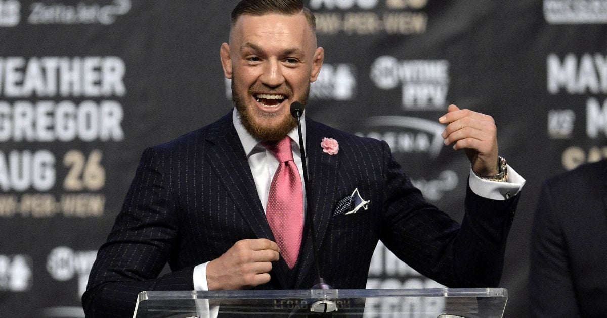 Фанат набив тату f*ck you, надихнувшись скандальним костюмом Макгрегора