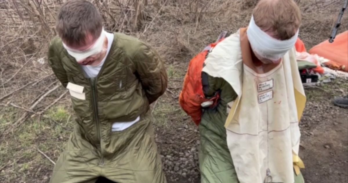 Українські військові знайшли та взяли в полон ще двох збитих над Миколаївщиною російських льотчиків -  відео допиту