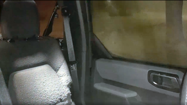  / © https://www.bronco6g.com/forum/threads/video-snow-intrusion-into-my-soft-top-bronco-interior-during-blizzard-%E2%9D%84%EF%B8%8F%F0%9F%92%A8.35413/