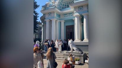 У Харкові представники ЛГБТ-спільноти влаштували показове весілля 