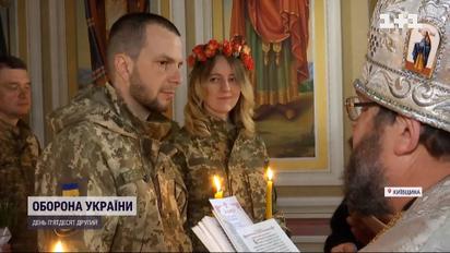 У Ворзелі після тривалої окупації вперше повінчали дві подружні пари військових