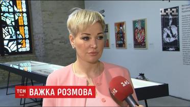 Марию Максакову во время интервью ТСН возмутили вопросы о Путине и дружбе с семьей Суркова