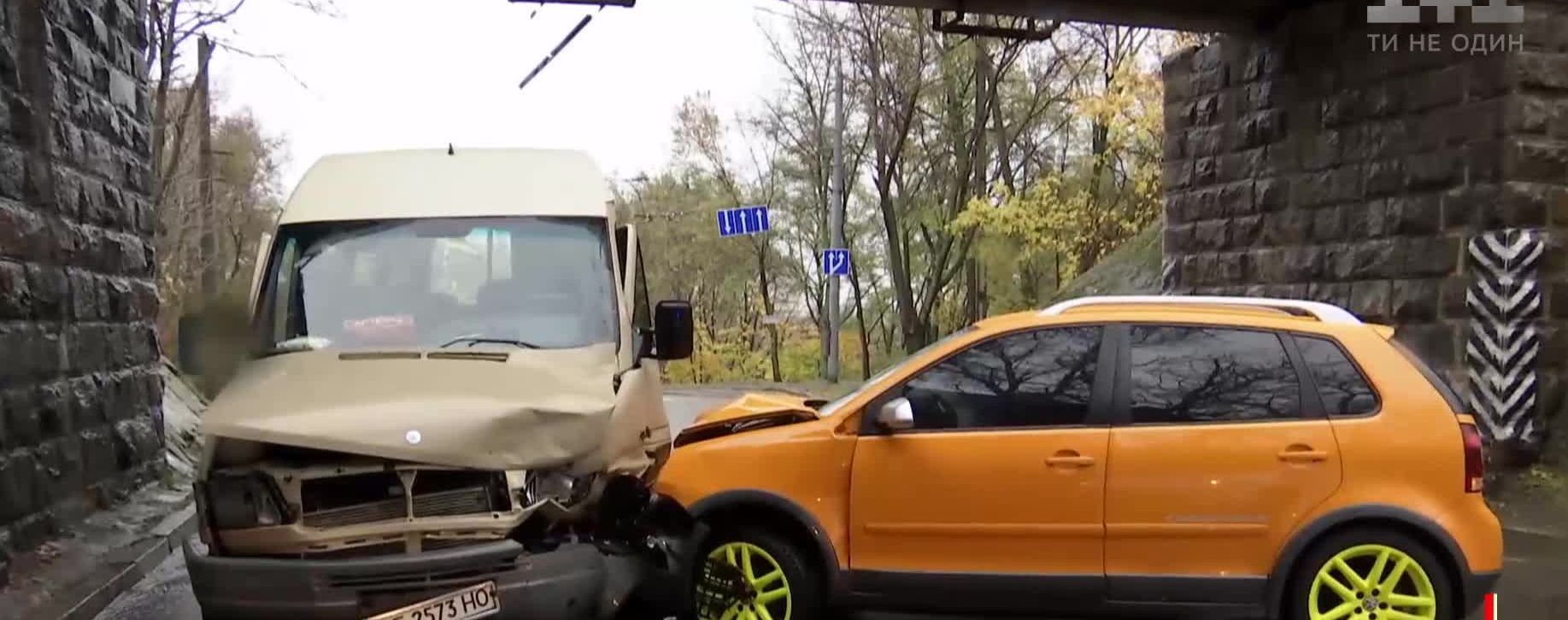 У Львові у ДТП потрапила машина вибухотехників, які їхали на виклик про "мінування"