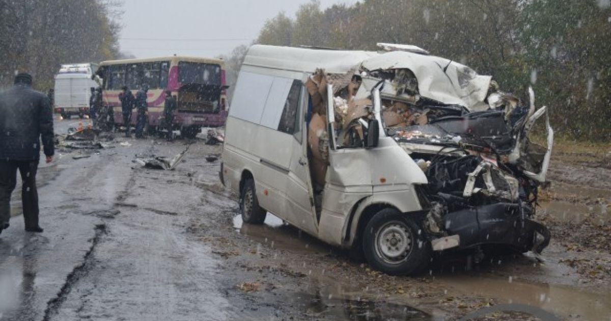 Доба автобусних ДТП: у трьох регіонах України сталися великі аварії