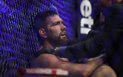 Невероятный ужас в UFC: бывший чемпион на 17-й секунде сломал ногу об соперника (видео)