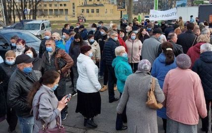 Больше года без зарплаты: в Харькове протестуют работники авиационного завода